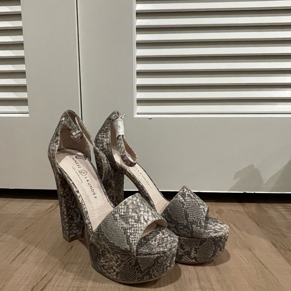 Chinese Laundry platform sandal